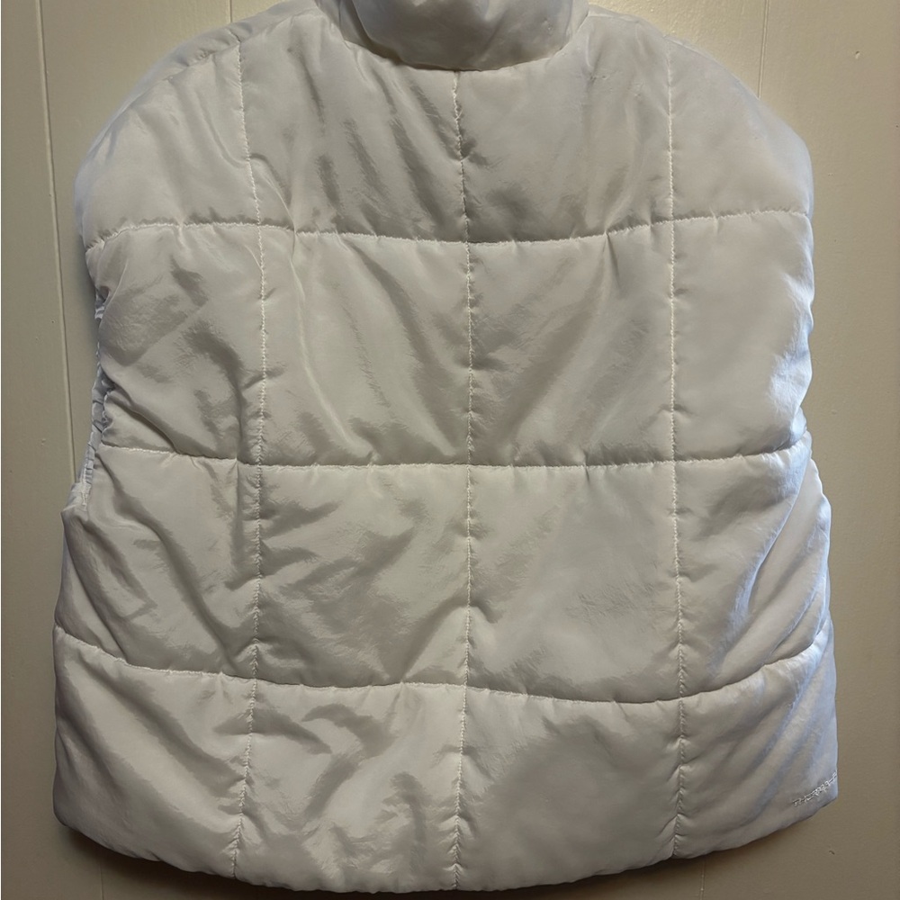 Nike White Quilted Women’s Puffer Vest - Picture 4 of 5
